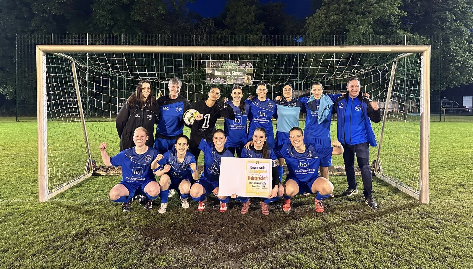 Frauen 2  Glückwunsch zur Meisterschaft